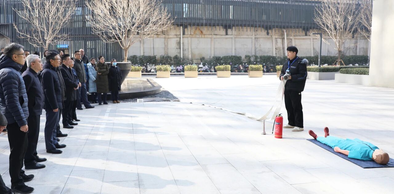 以练筑防 护航平安 城发集团开展全员火灾逃生应急演练